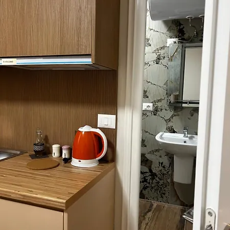 Cozy Centrally Located For Two 2, 10 Min Walk From Center Tirana