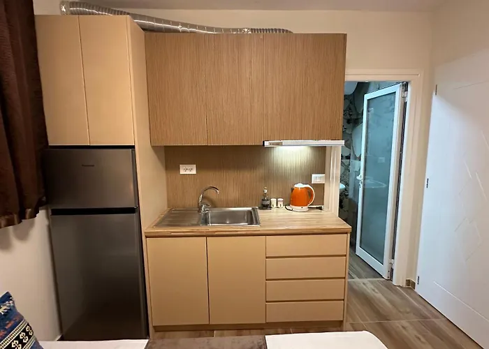 Apartment Cozy Centrally Located For Two 2, 10 Min Walk From Center Tirana