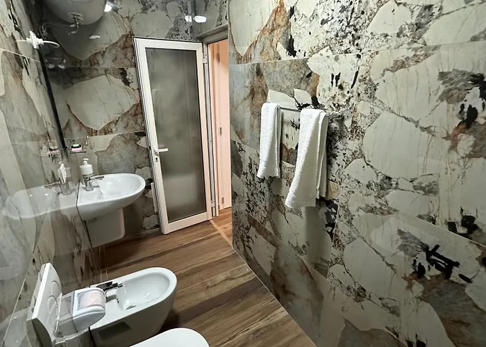 Cozy Centrally Located For Two 2, 10 Min Walk From Center * Tirana