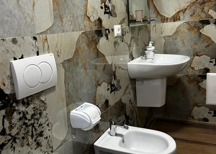 Cozy Centrally Located For Two 2, 10 Min Walk From Center