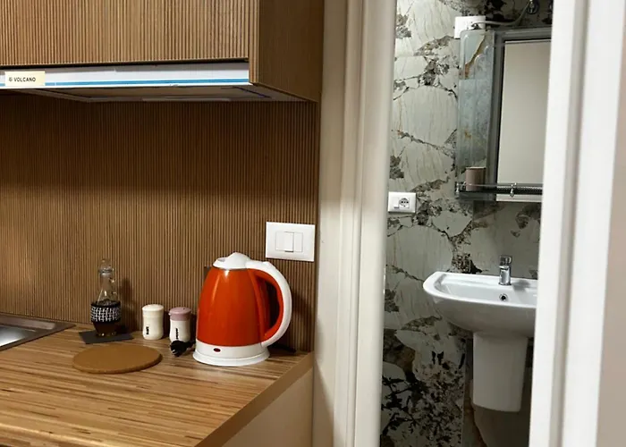 Cozy Centrally Located For Two 2, 10 Min Walk From Center Tirana