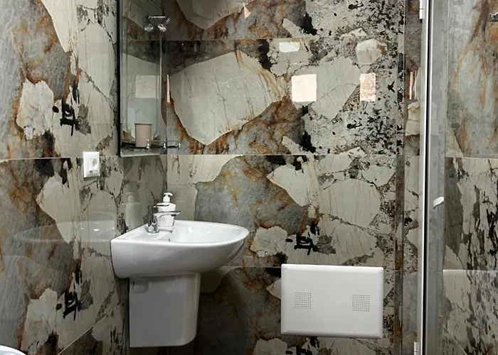 Cozy Centrally Located For Two 2, 10 Min Walk From Center