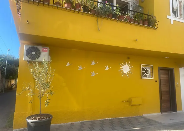 Apartment Cozy Centrally Located For Two 2, 10 Min Walk From Center Tirana