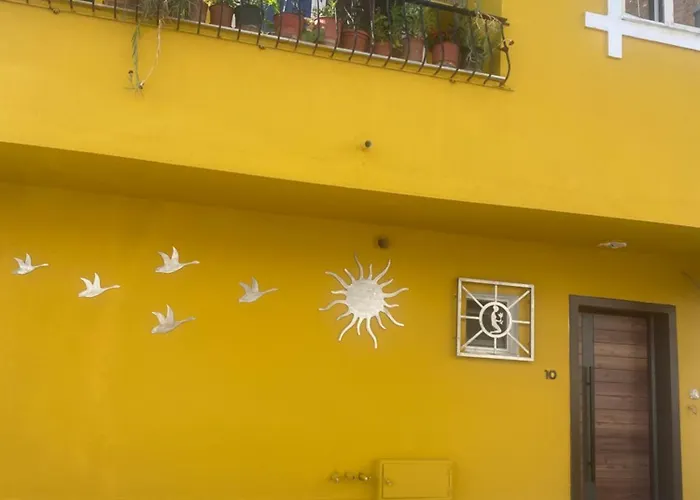 Cozy Centrally Located For Two 2, 10 Min Walk From Center * Tirana