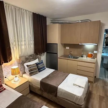 Cozy Centrally Located For Two 2, 10 Min Walk From Center Apartment Tirana
