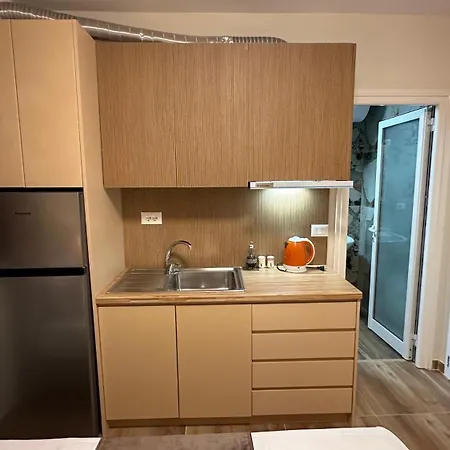 Apartment Cozy Centrally Located For Two 2, 10 Min Walk From Center Tirana