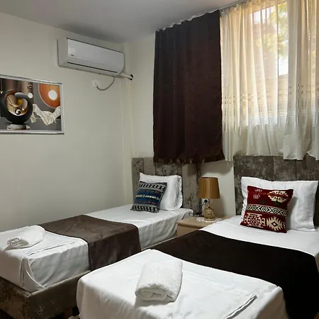 Cozy Centrally Located For Two 2, 10 Min Walk From Center Daire Tiran