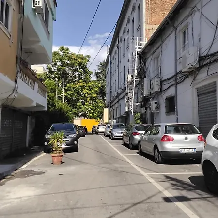 Cozy Centrally Located For Two 2, 10 Min Walk From Center Daire *