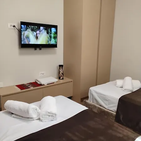 Daire Cozy Centrally Located For Two 2, 10 Min Walk From Center Tiran