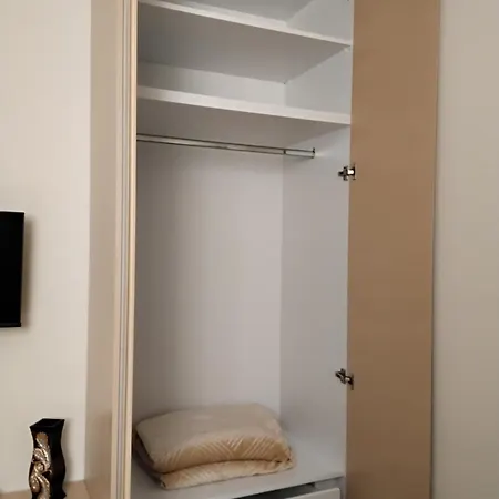 Cozy Centrally Located For Two 2, 10 Min Walk From Center Daire *