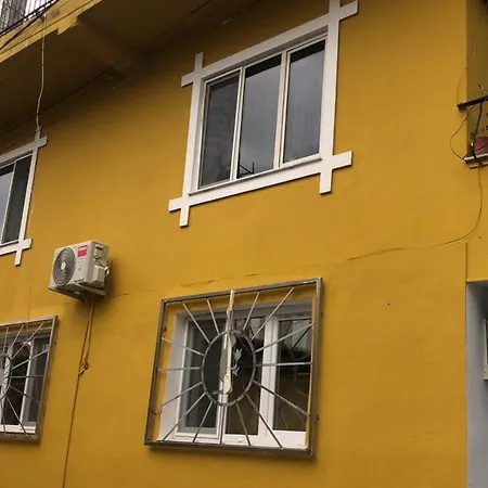 Cozy Centrally Located For Two 2, 10 Min Walk From Center Tirana