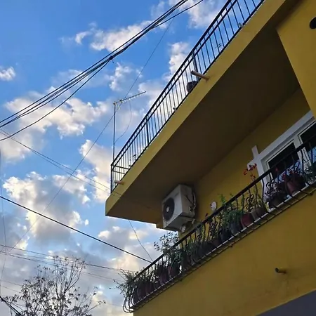 Apartment Cozy Centrally Located For Two 2, 10 Min Walk From Center Tirana