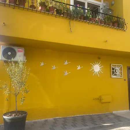 Daire Cozy Centrally Located For Two 2, 10 Min Walk From Center Tiran