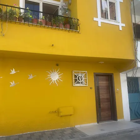 Cozy Centrally Located For Two 2, 10 Min Walk From Center Daire