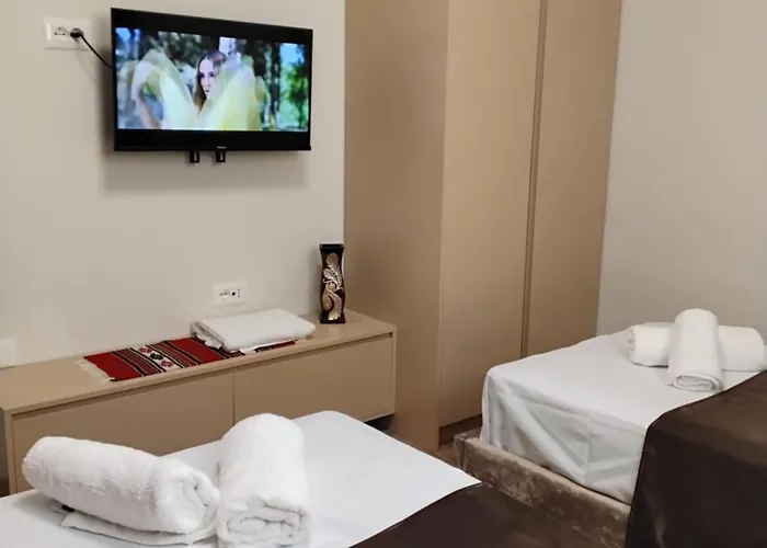 Lägenhet Cozy Centrally Located For Two 2, 10 Min Walk From Center Tirana